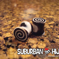 Black Vortex Swirl Saddle Plug