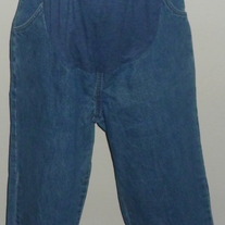 Denim Capris-Maternity Announcements Size Medium 8/10