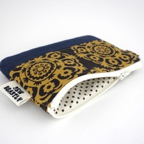 MINI-POUCH IN GOLD MEDALLIONS