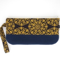 SCRAPPY WRISTLET IN GOLD MEDALLIONS