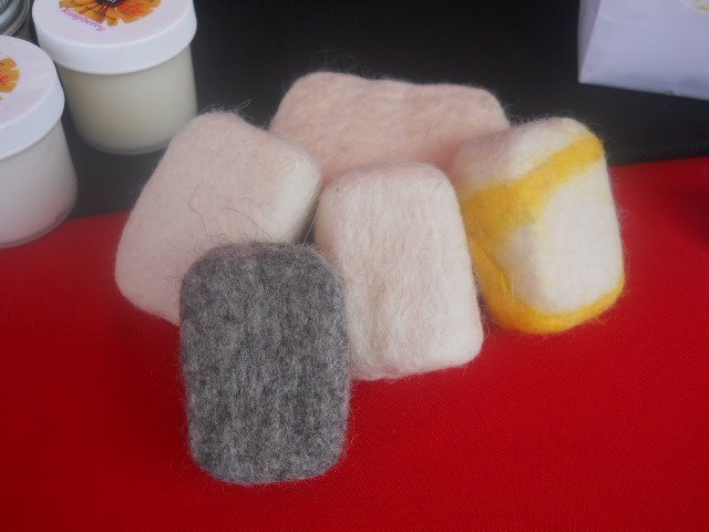 wood furnishings knobs and pulls