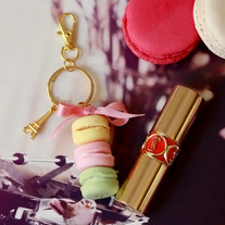 Macaron keychain in rose