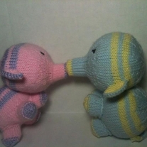 Kissing_20elephants_medium