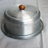 West Bend Aluminum Acorn Oak Pattern Cake Carrier