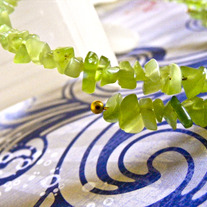 Serpentine Spring Glass Chip Necklace