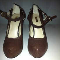 Wild Pair Brown Leather/Gold Studs(Size9)