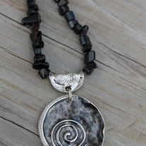 Black_20onyx_20chip_20nl_20with_20round_20pendant_medium