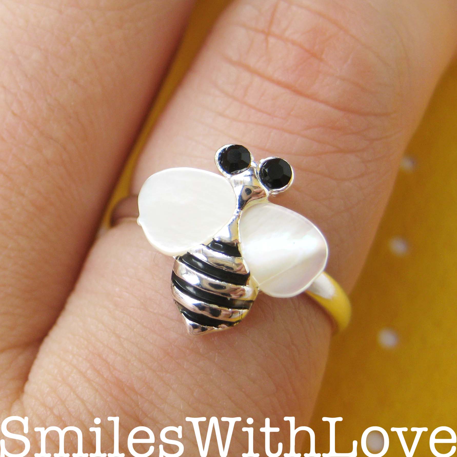 Adjustable Bee Ring in Silver with Pearl like Wings · DOTOLY Animal