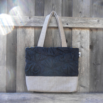 >>ON SALE<<  RUFFLED TOTE IN BLACK STRIPES 
