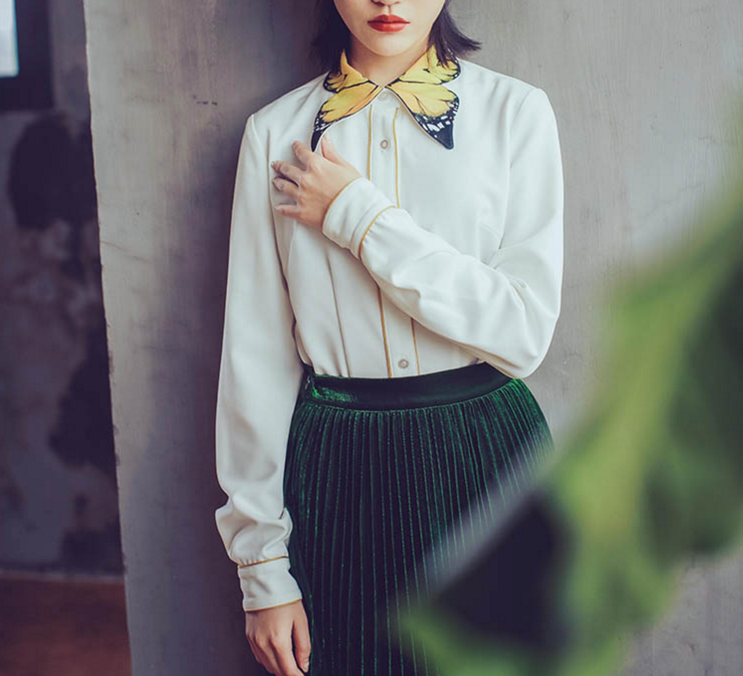 Fine Art Collection Gorgeous White Shirt With Yellow Tiger Butterfly Collar Thumbnail 1 Fine Art Collection Gorgeous White Shirt With Yellow Tiger Butterfly Collar Thumbnail 1
