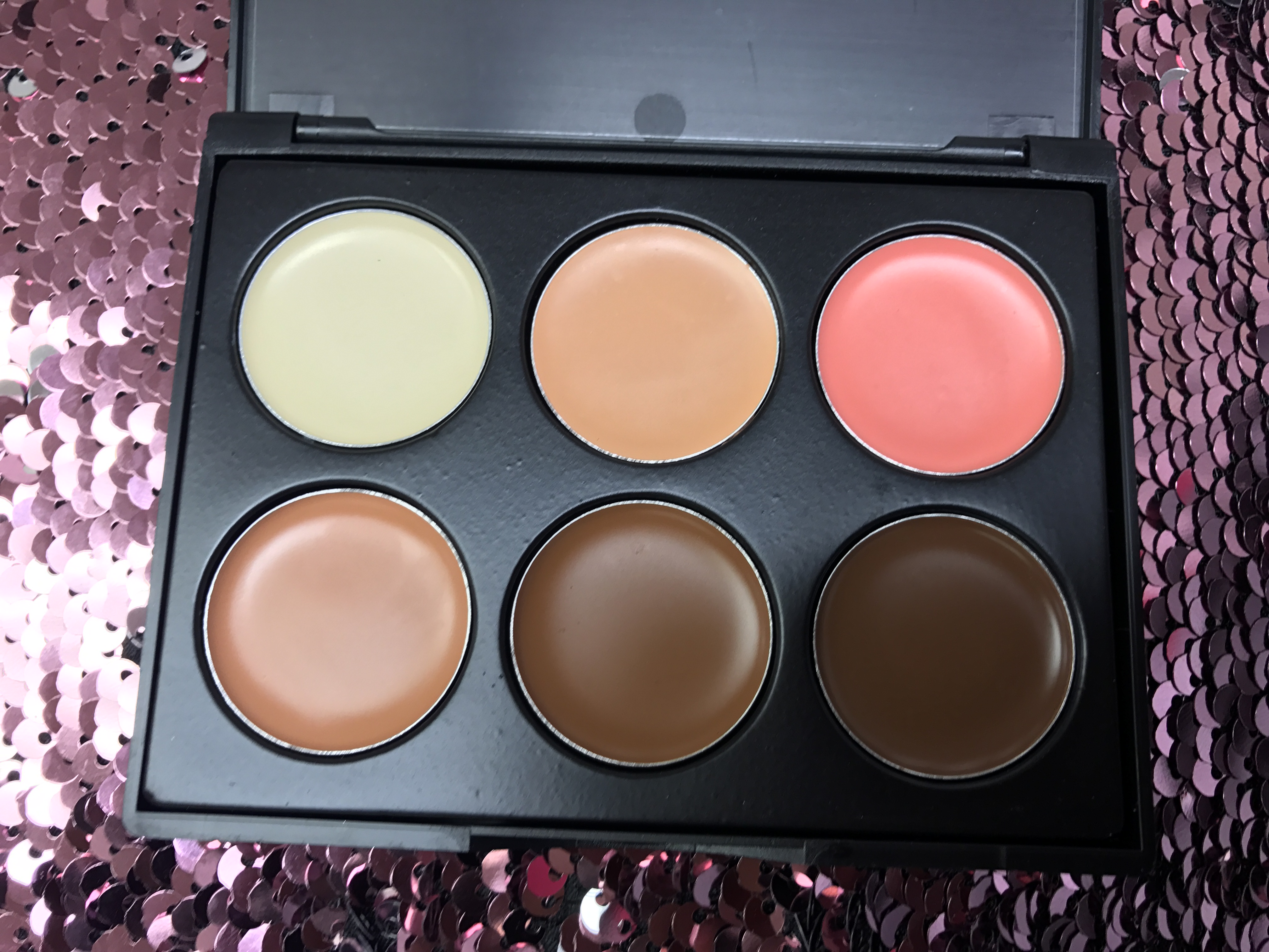 Contour / Concealer palette · StyleAndBeauty · Online Store Powered by