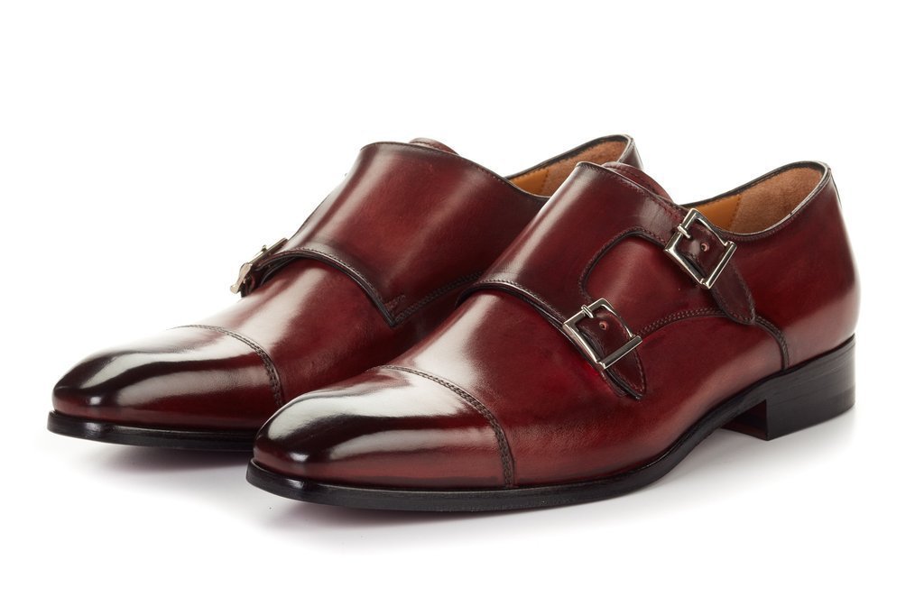burgundy cap toe shoes